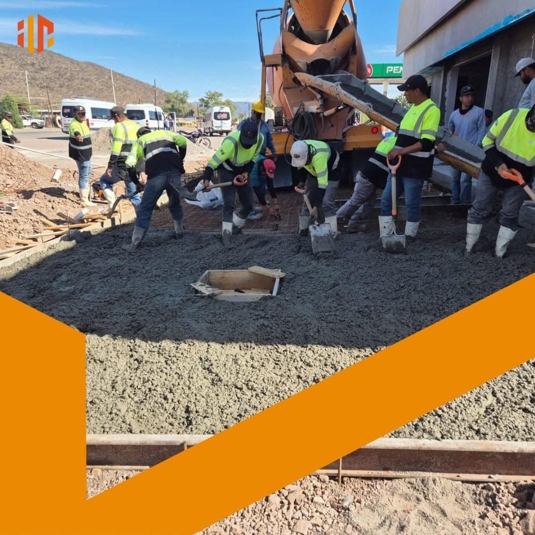 Equipo INPRO vaciando concreto