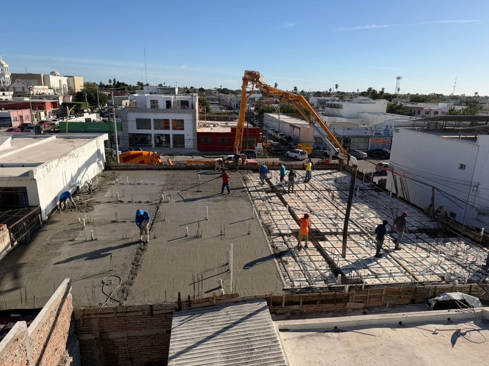 Colado de losa en edificio comercial